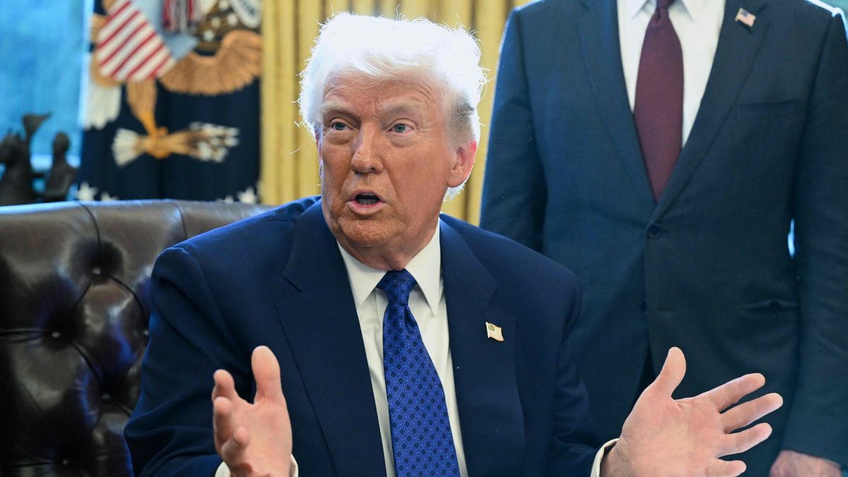 Archiwum zagraniczne East News 2025-02
US President Donald Trump speaks as he signs an executive order on halting federal funds for schools and universities that impose coronavirus vaccine mandates in the Oval Office of the White House in Washington, DC, on February 14, 2025. (Photo by SAUL LOEB / AFP)
SAUL LOEB