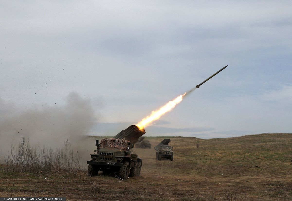 Nz. ukraińska wyrzutnia rakiet BM-21 "Grad" umieszczona niedaleko Ługańska 