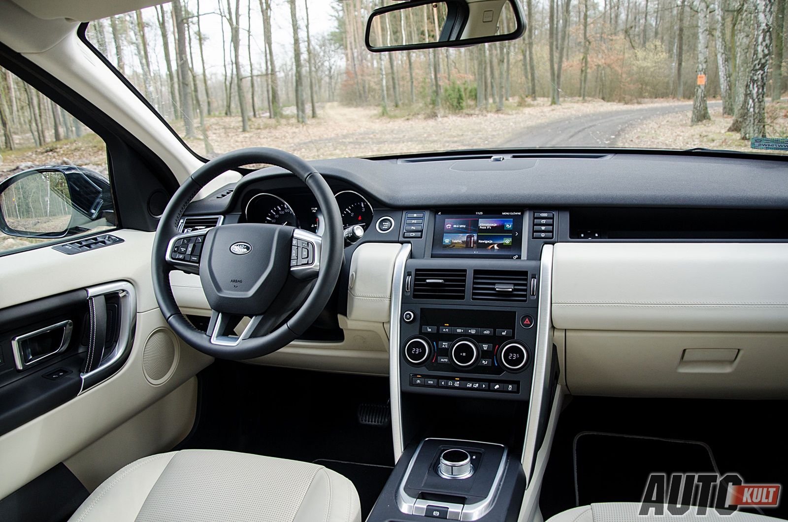 Deska rozdzielcza bez cienia wątpliwości made in Land Rover