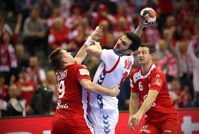 Petar Nenadić był w piątek liderem Serbów / Fot. Uros Hocevar / EHF