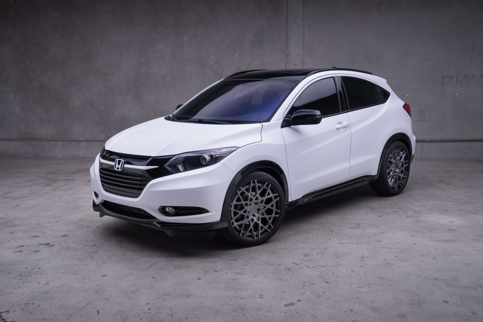Honda na targi SEMA zabrała między innymi HR-V w kilku zmodyfikowanych wersjach.
