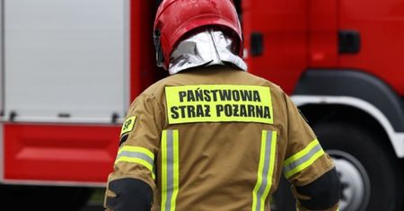 Kolejny pożar hali przy Marywilskiej w Warszawie. Pojawił się dym