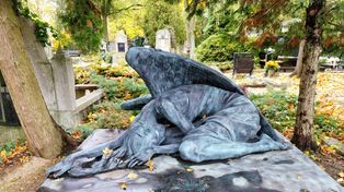 Wielkopolska: Wyjątkowi nawet po śmierci. Nietypowe nagrobki na cmentarzach