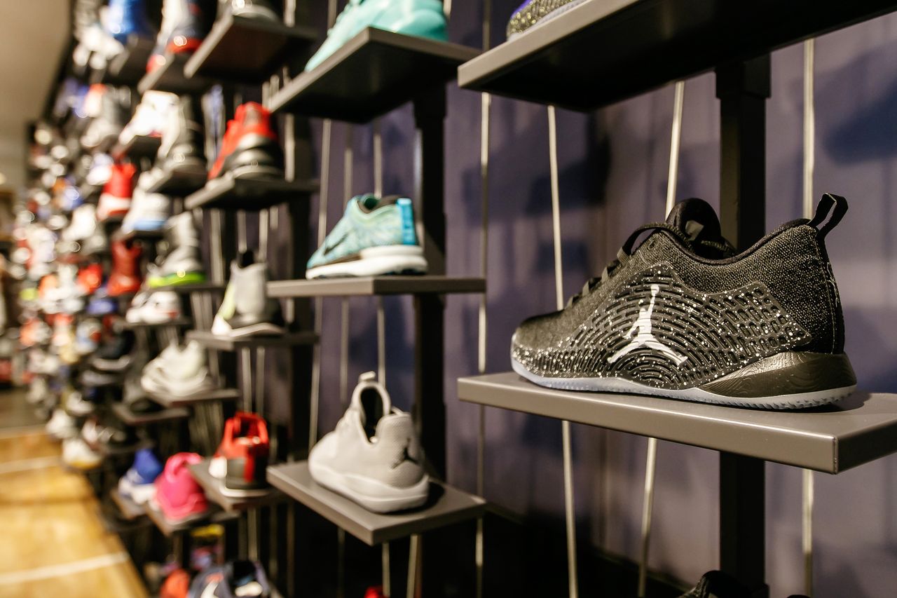 Pandemia uderzyła w Nike. Kolejki po sklepowe dropy będą jeszcze dłuższe?