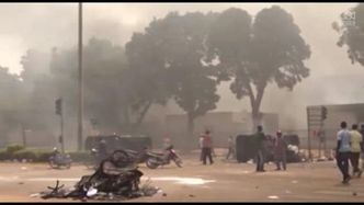 Burkina Faso: demonstranci podłożyli ogień pod budynkami parlamentu