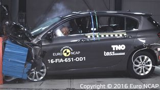 Fiat Tipo (zderzenie w przeszkodę) - źródło EuroNcap