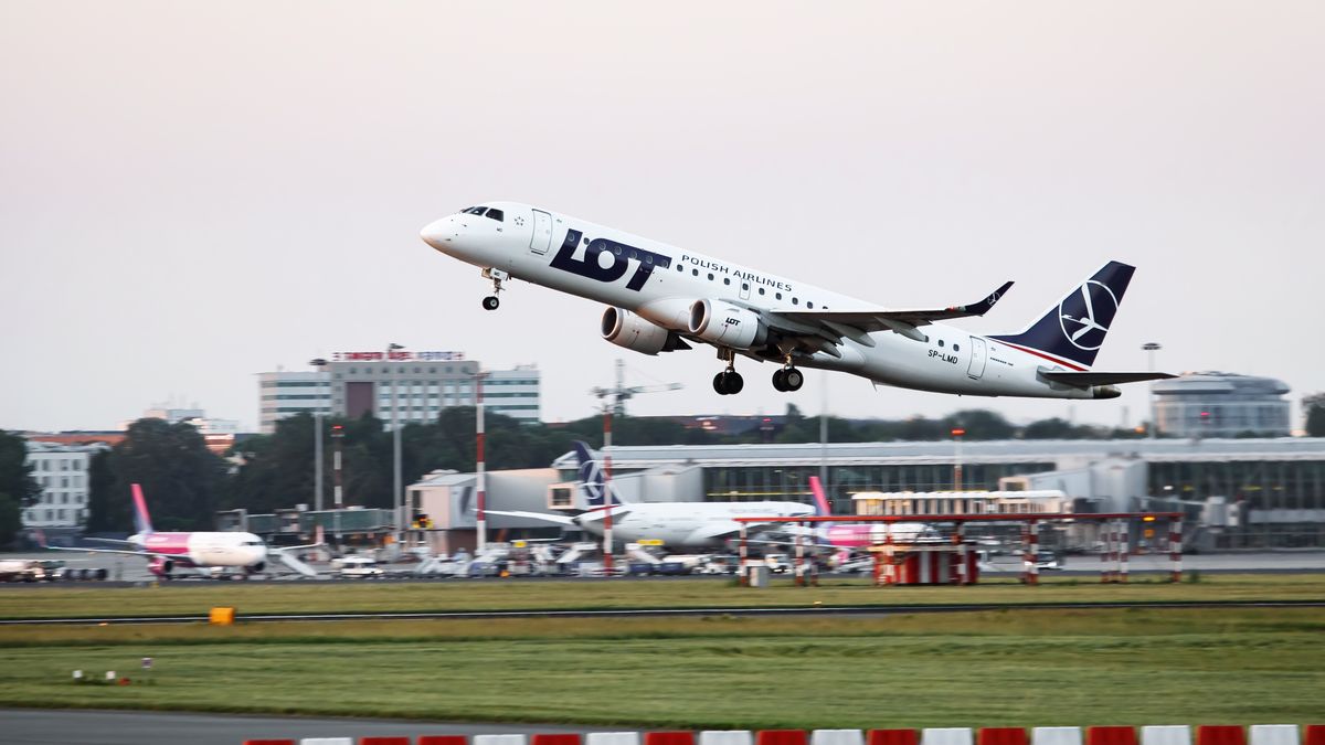Lotnisko Chopina w Warszawie to największy port lotniczy w kraju