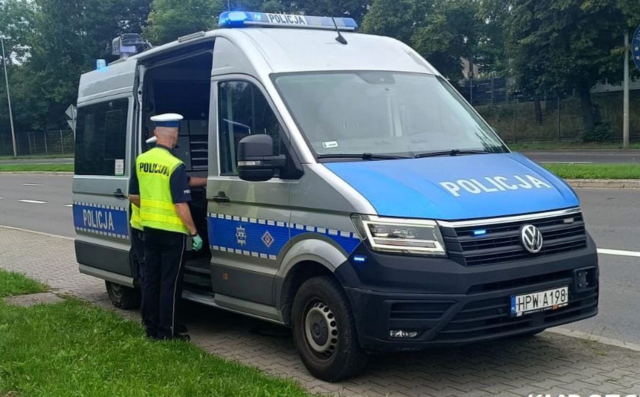 Pijany kierowca potrącił matkę z dzieckiem na pasach. Oto, co znaleźli w jego aucie