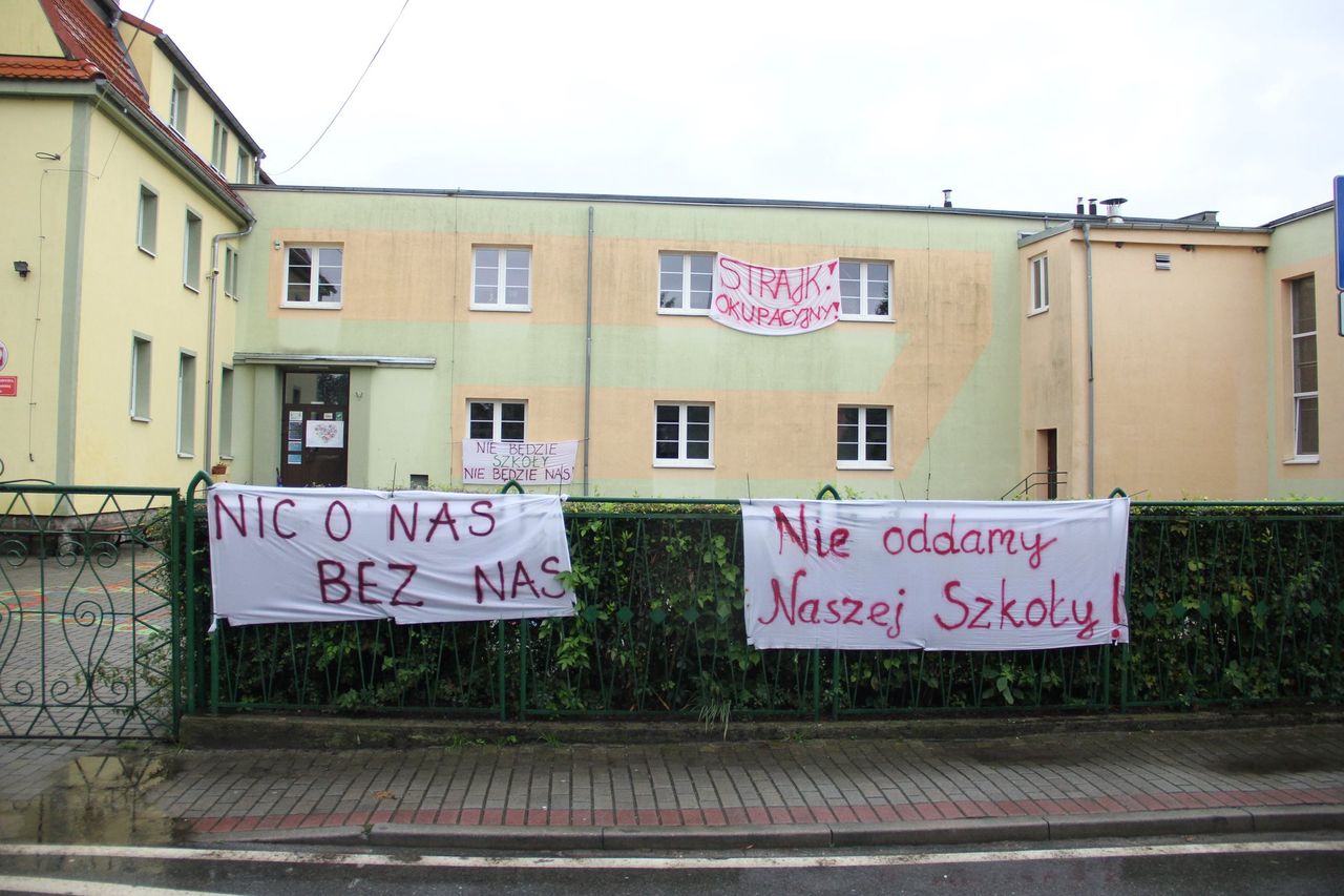 Powrót do szkoły. Awantura w Sosnówce. Strajk okupacyjny rodziców