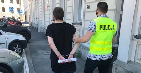 Katowice. Wysłał ponad 84 tys SMS-ów, by okraść konta bankowe