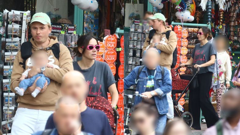 Olga Bołądź z rodziną w Sopocie