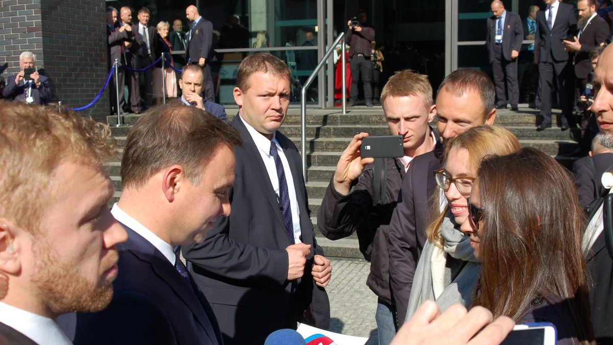 Kraków, 01.10.2015. Przekazanie prezydentowi petycji w sprawie ustawy antysmogowej