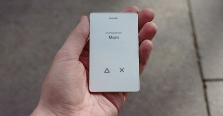 Piękny telefon z ekranem E Ink ma zwrócić nam życie, dać wytchnienie od aplikacji