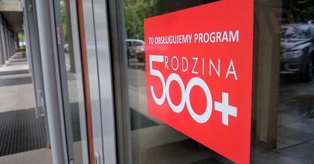 Luka w systemie 500+. Przedsiębiorcy biorą świadczenie już na pierwsze dziecko, resort rodziny bezradny