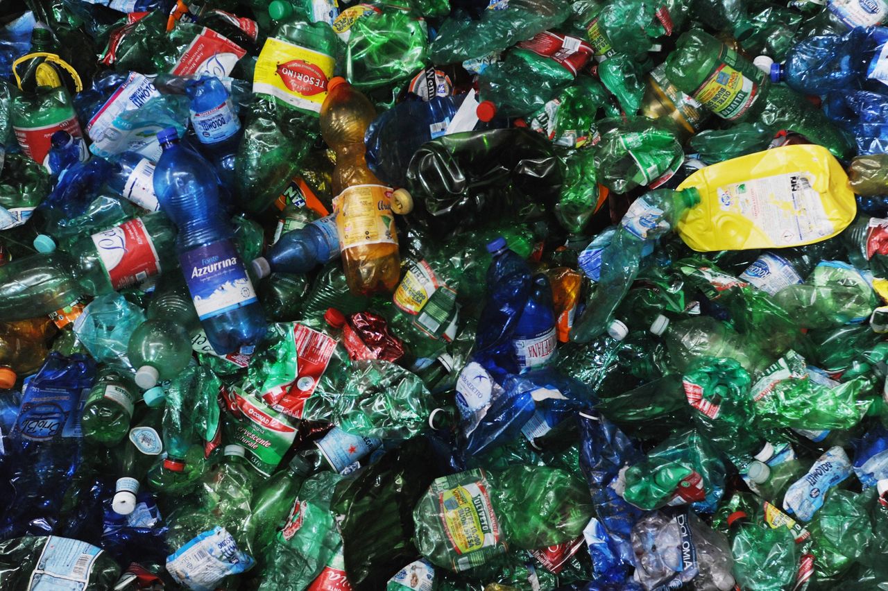 Rossmann wypowiada wojnę plastikowi. Środki czystości do własnego pojemnika