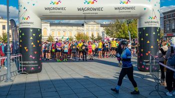 Wągrowiec: VIII Półmaraton Wągrowiec-Skoki. Rekordowa frekwencja i świetna atmosfera na trasie. Galeria część 1
