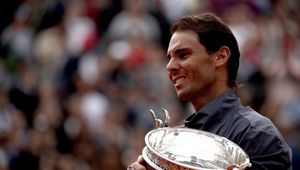 Koronawirus. Koszulka Rafaela Nadala z finału Rolanda Garrosa sprzedana na aukcji