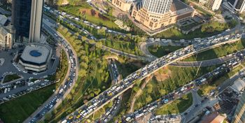 Najbardziej zakorkowane miasto świata. Kierowcy stracili średnio 118 godzin