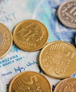 Senior przeszedł na emeryturę, mając 65 lat. Oto ile dostaje z ZUS