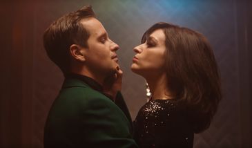 Krzysztof Zalewski i Maria Dębska w piosence promującej film "Bo we mnie jest seks"