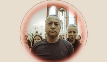 Czesław Mozil powraca z nową muzyką. Zobacz klip do piosenki "Mama zawsze mówiła"