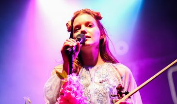 Sanah "Kolońska i szlugi". Czy nowy singiel powtórzy sukces piosenki "Ale jazz!"?