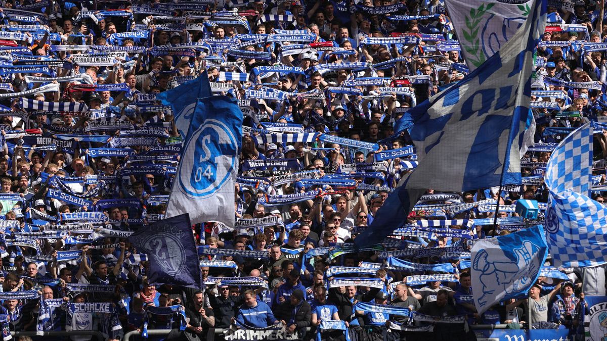 Zdjęcie okładkowe artykułu: Getty Images / Ralf Ibing / Na zdjęciu: kibice Schalke