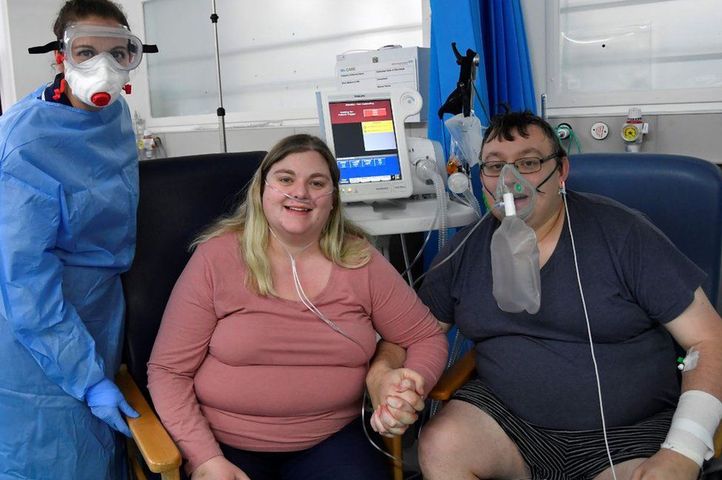 Elizabeth i Simon wzięli ślub w szpitalu