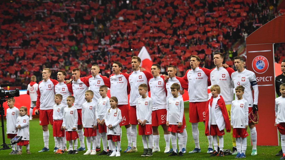 Zawodnicy reprezentacji Polski przed meczem grupy E eliminacji piłkarskich mistrzostw Europy z Czechami w Warszawie