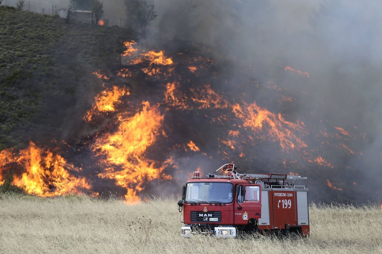 Grecja. 10-kilometrowy pas ognia. Są 54 nowe pożary