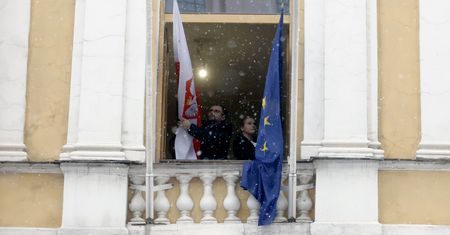 Zdjęli polską flagę z budynku konsulatu. Na miejscu ambasador