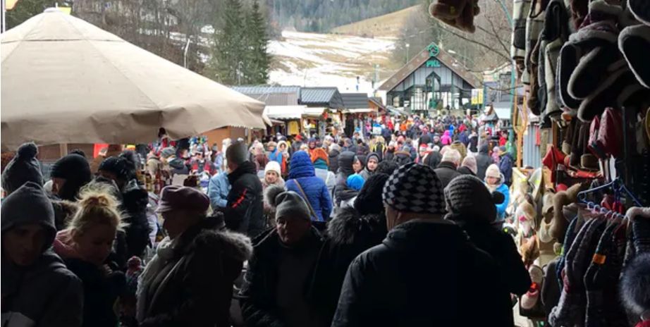 Zakopane w okresie noworocznym jest oblegane przez turystów