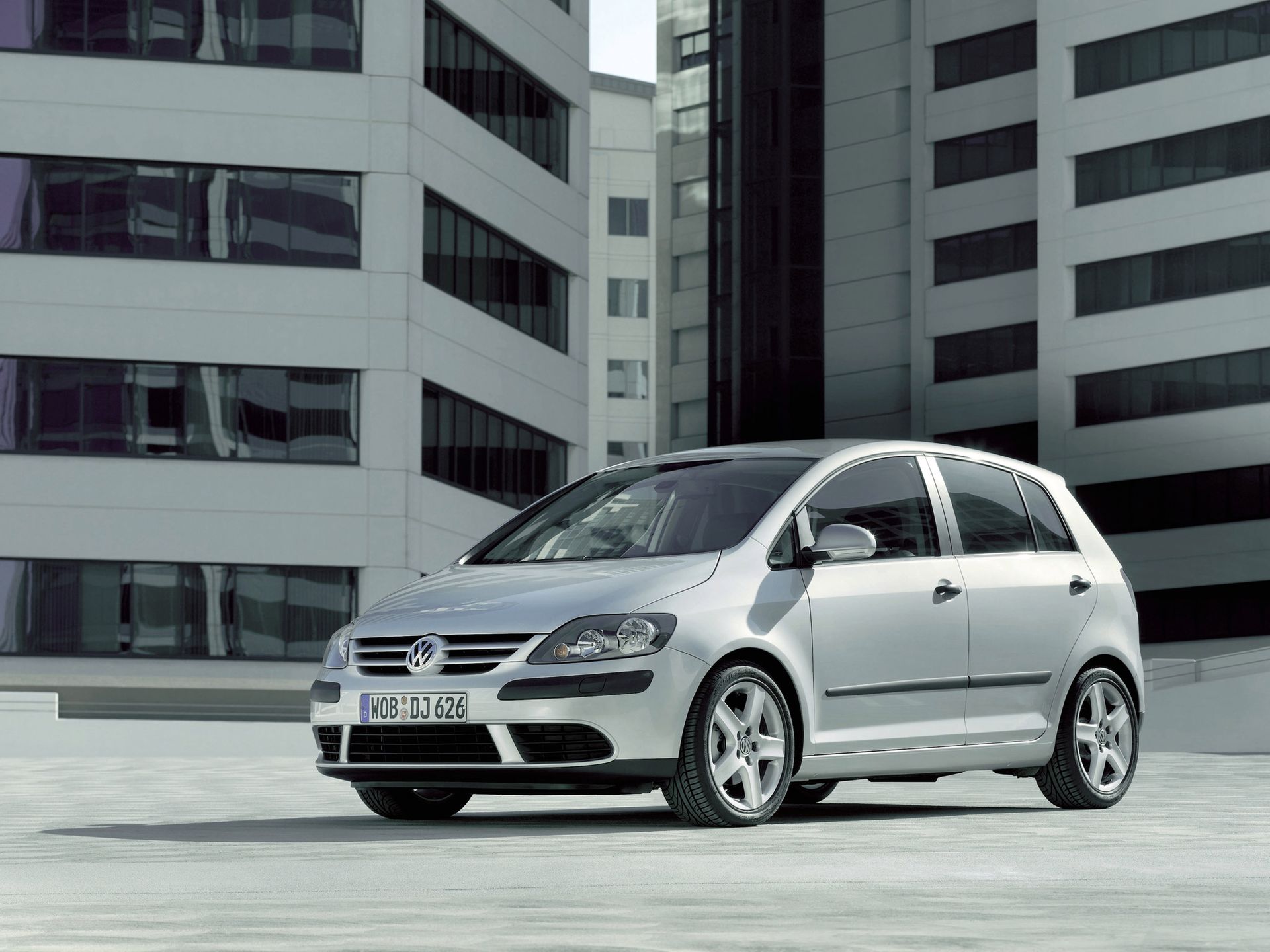 Volkswagen Golf to klasyk polskiego rynku, ale wersja Plus nie jest już tak popularna.