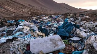 Gigantyczny problem w Chile. Na pustyni zalegają tony ubrań