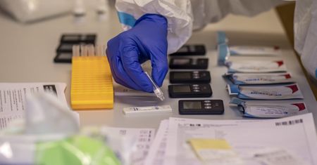 Koronawirus. Szwecja: robili zakłady o liczbę ofiar. Skandal w urzędzie