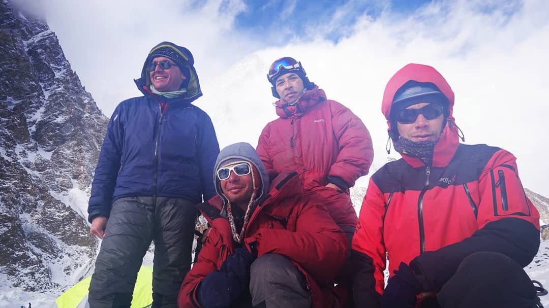 Zdjęcie okładkowe artykułu: Facebook / Winter K2 expedition 2019 / Na zdjęciu: członkowie rosyjsko-kazachsko-kirgiskiej wyprawy na K2