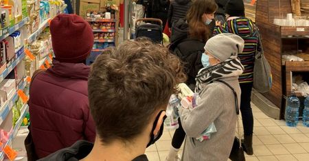 Niedziela z zakazem handlu. Pokazał zdjęcie z Biedronki. Ale tłok!