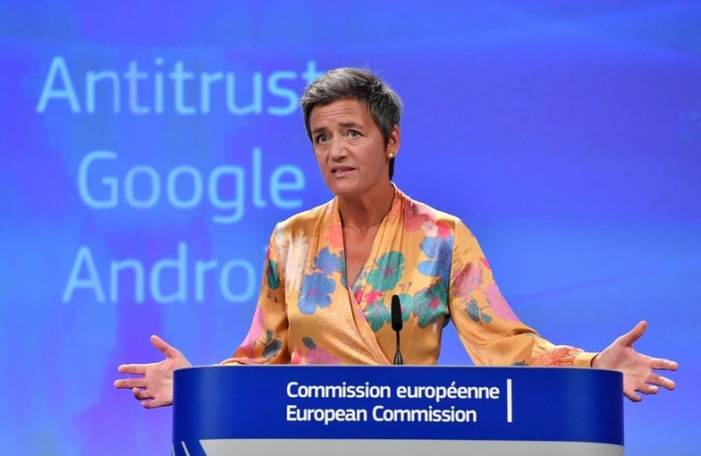 Google wykorzystuje Androida jako sposób na ugruntowanie dominującej pozycji swojej wyszukiwarki internetowej - powiedziała w środę Margrethe Vestager, unijna komisarz odpowiedzialna za politykę konkurencji