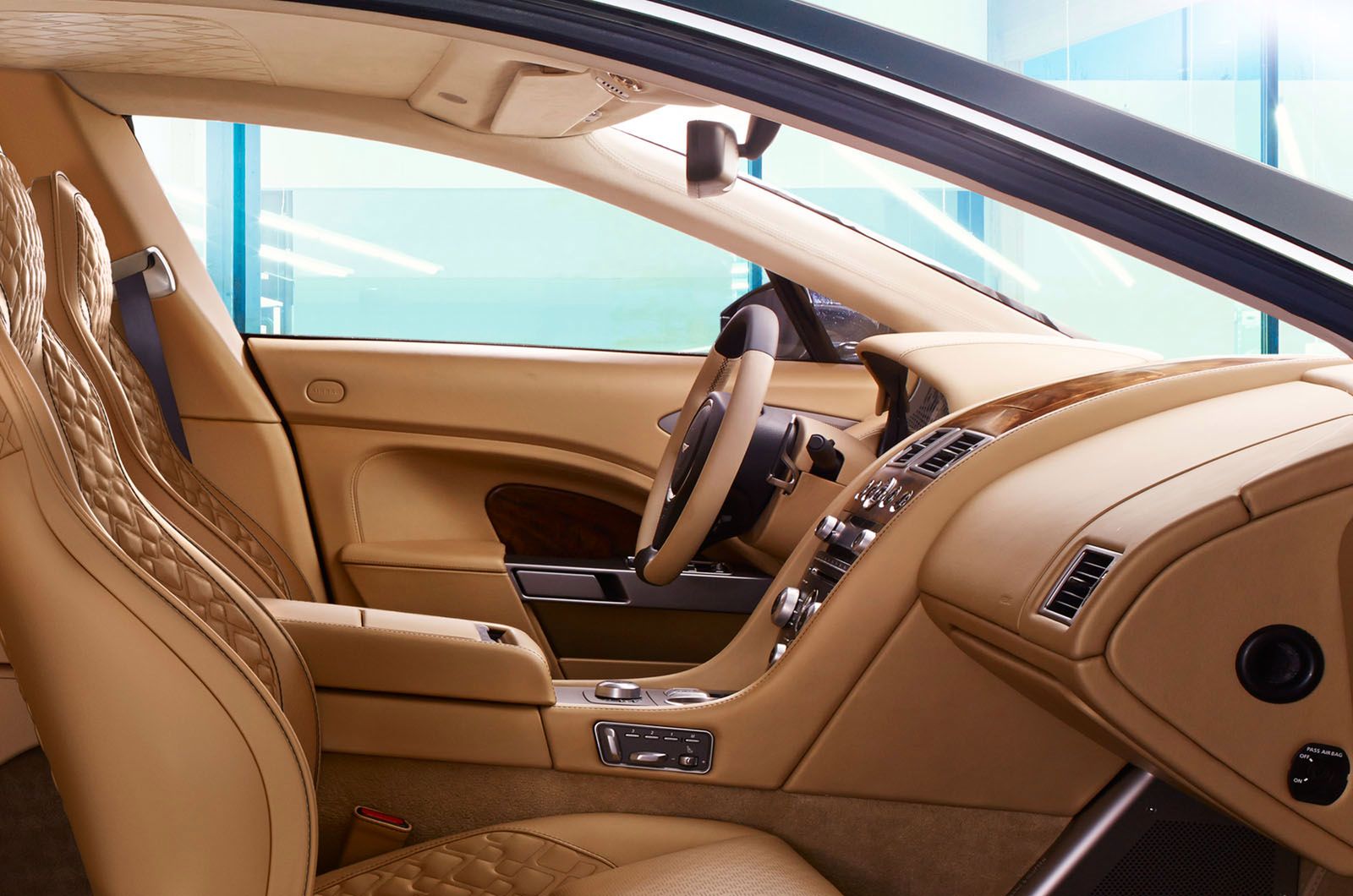 Aston Martin Lagonda: zobacz go na nowych zdjęciach! 10