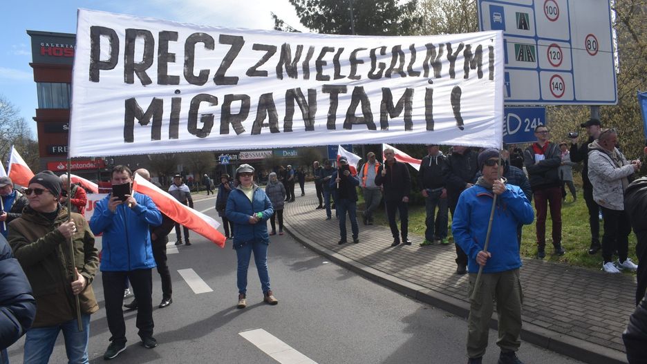 Protest przeciwko migrantom na granicy w Gubinie