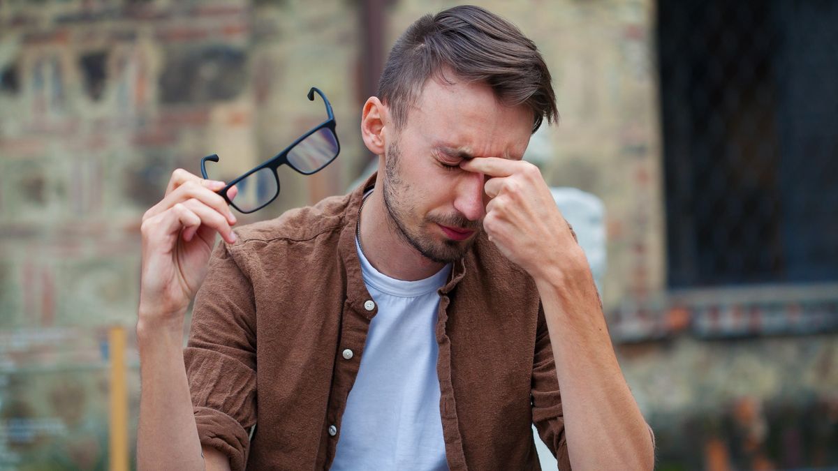 Young man with glasses having headache
Young man with glasses having headache
Elisaveta Ivanova