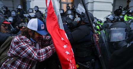 Człowiek-bizon zatrzymany, teraz kolej na resztę. Na celowniku FBI są setki ludzi