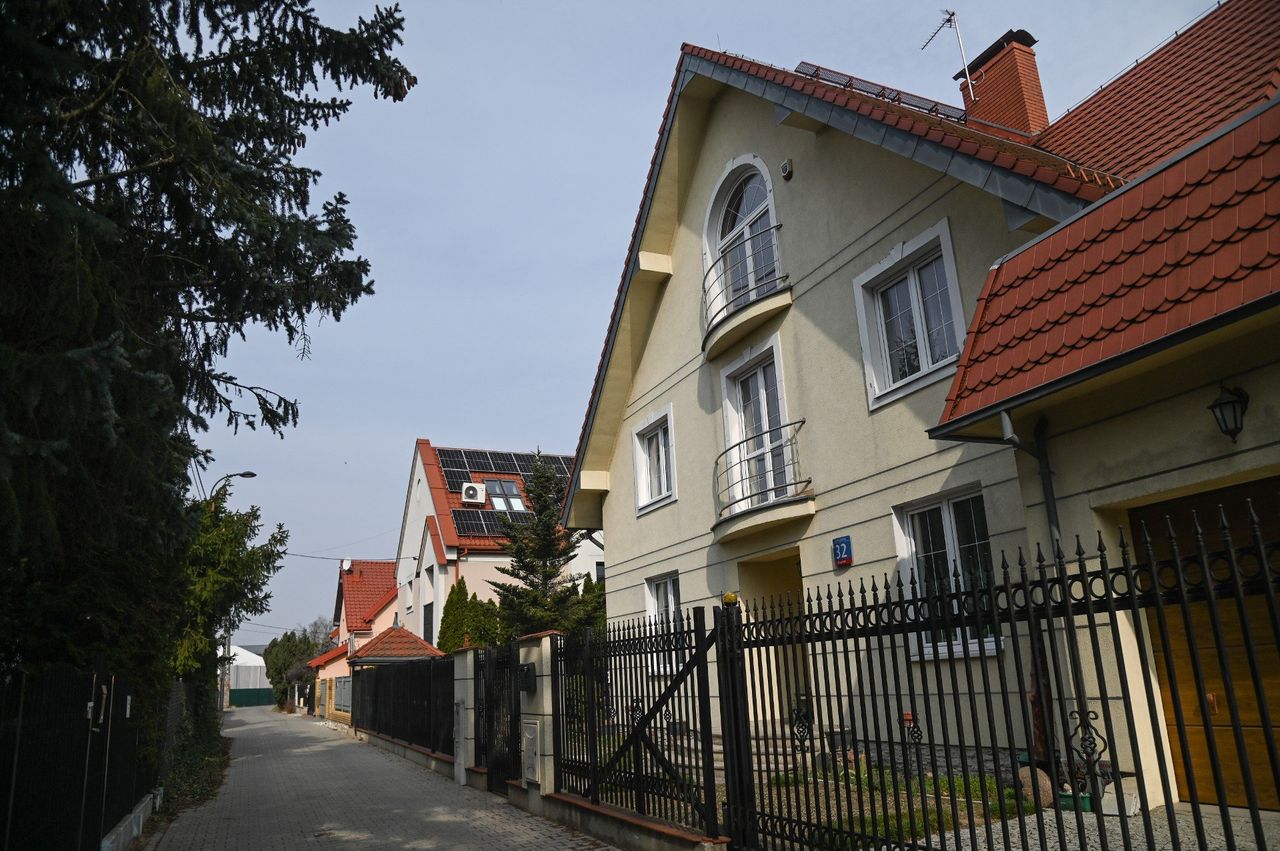 Warszawa: Ulica w letniskowym stylu. Wyjątkowy punkt na mapie miasta.