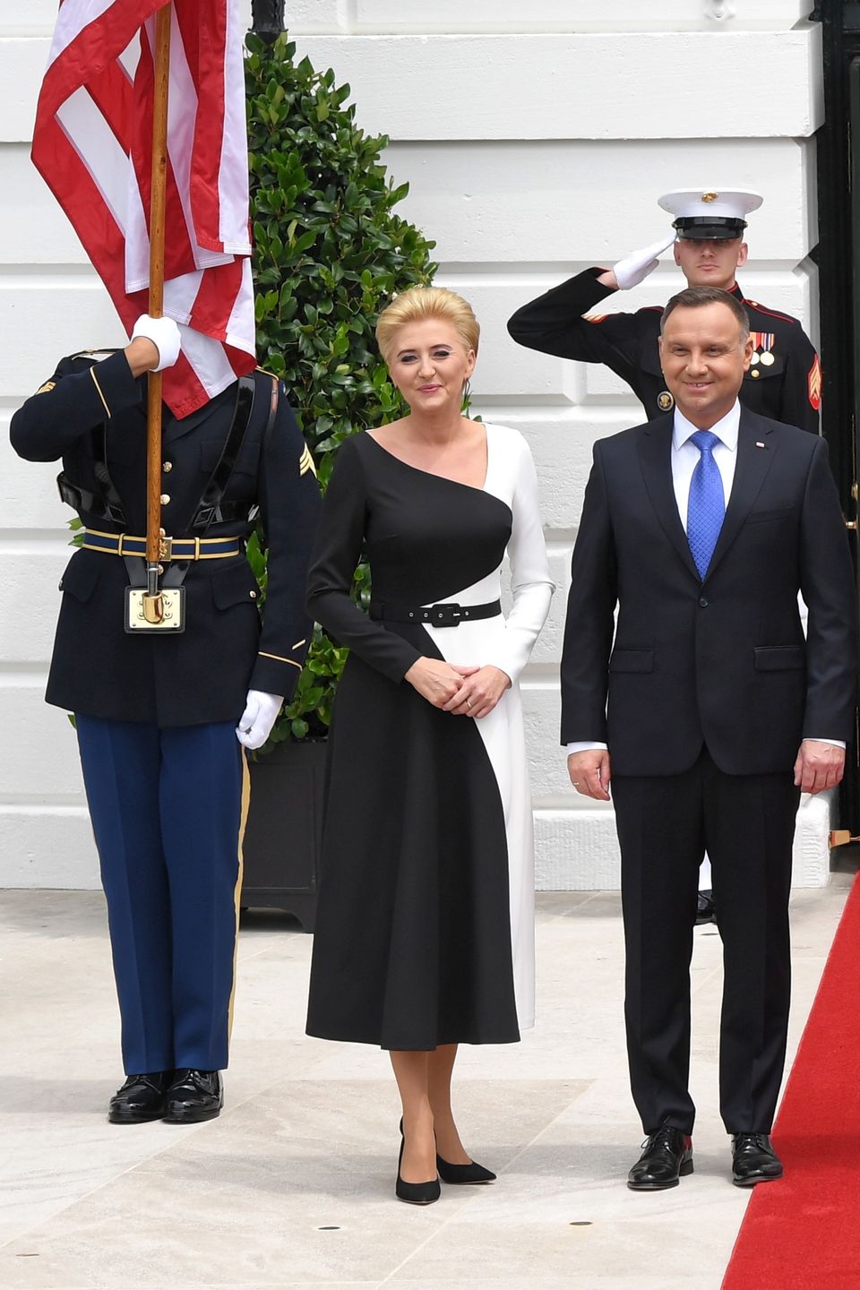 Agata Duda w biało-czarnej stylizacji