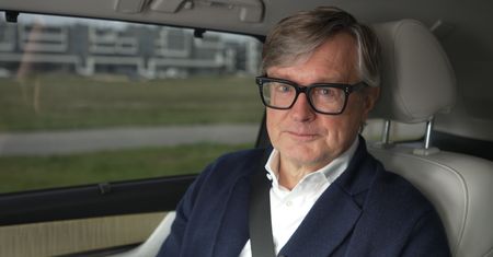 Zaczynał od pracy na budowie w Niemczech. Dziś obraca miliardami