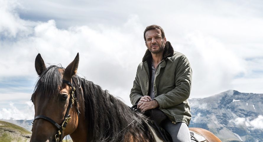 Popularny francuski serial w ofercie naziemnego kanału Antena HD