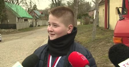 12-letni Bartek z pomocą młodszego brata uratował z pożaru swoje siostry. Chłopcy zostali nagrodzeni