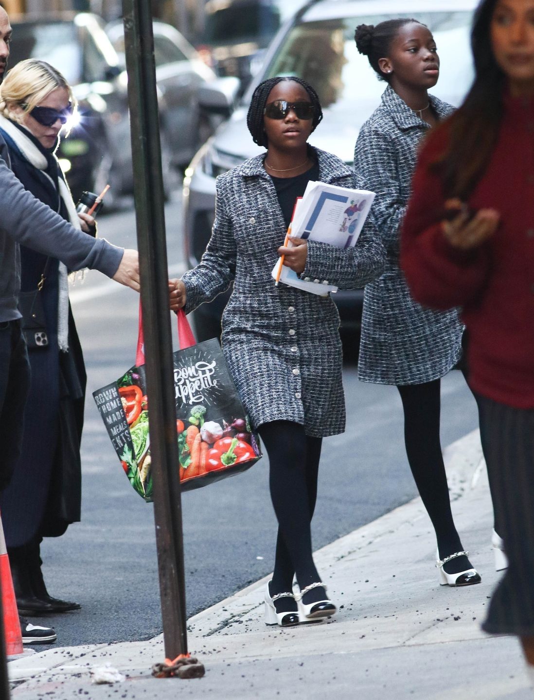 Madonna z córkami na ulicach Nowego Jorku
