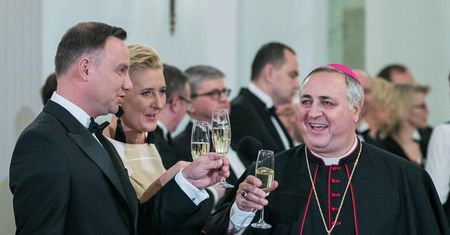 Alkohol u prezydenta. Za Dudy wydaje się na procenty mniej niż za Komorowskiego