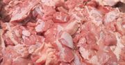 Białe paski na mięsie? Lepiej wrzucić do kosza niż do żołądka
